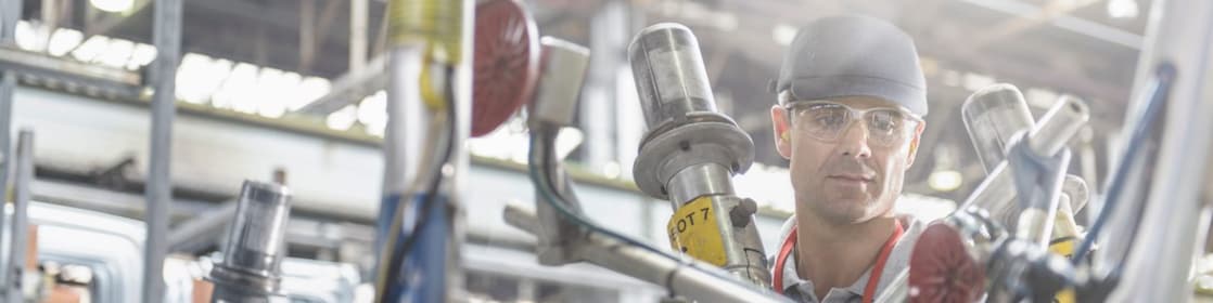 Engineer working with Shell Lubricants 