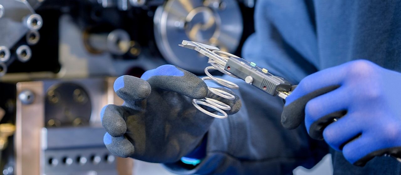 자동차 부품 보호 헤더