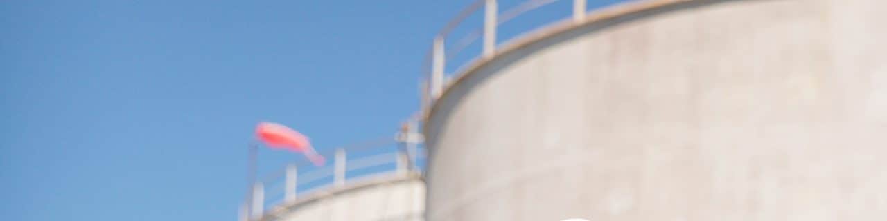 안전모를 착용한 현장 작업자