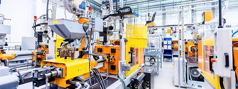 Injection moulding robots in factory